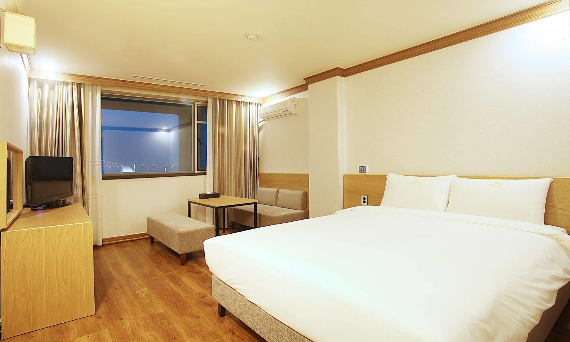 Dawn Beach Hotel Busan Buitenkant foto