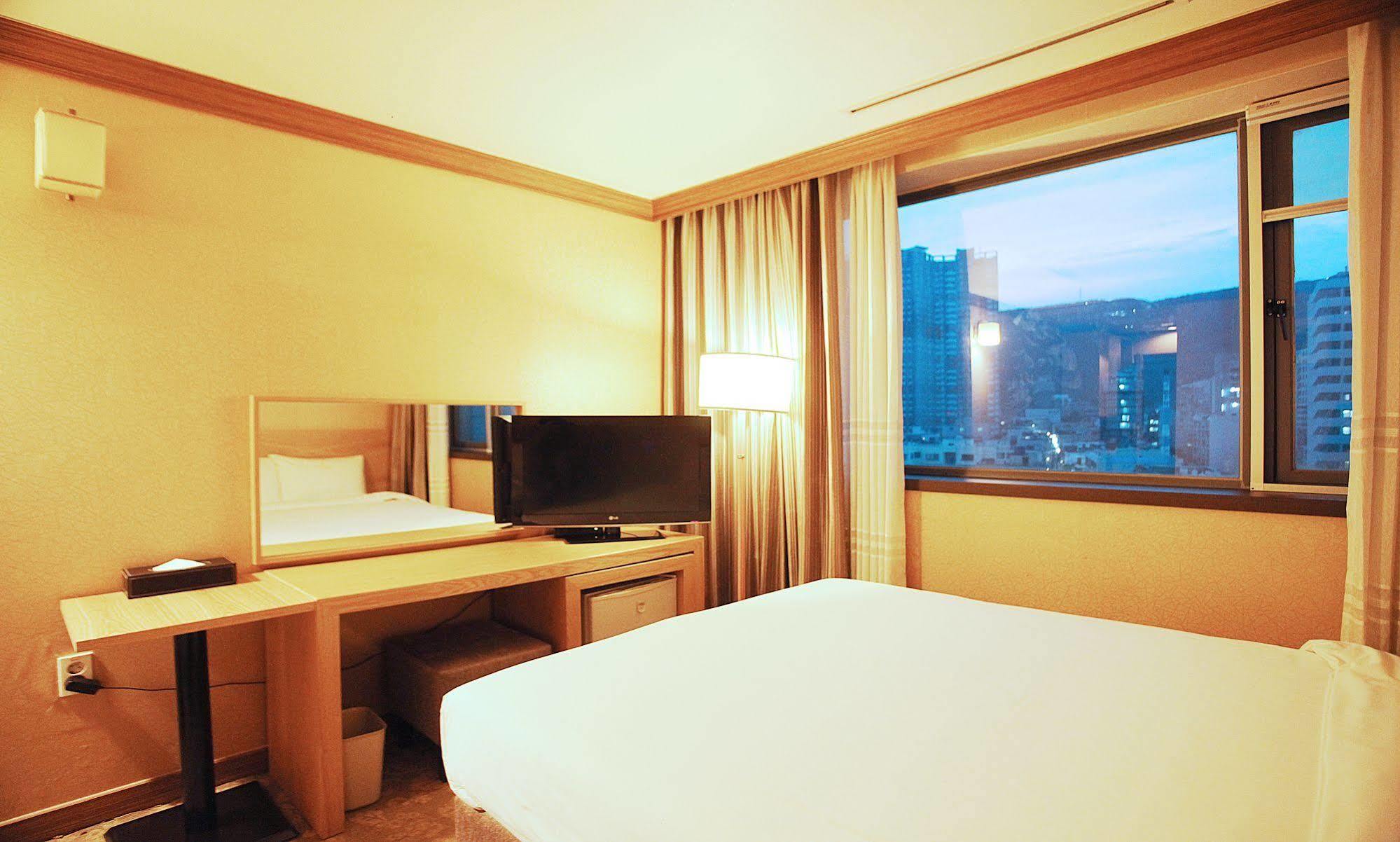 Dawn Beach Hotel Busan Buitenkant foto