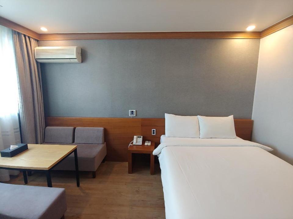 Dawn Beach Hotel Busan Buitenkant foto